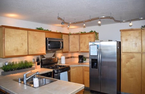 Springville Casa | Luxury Home (Giant Sequoias, Waterfalls, Hiking)