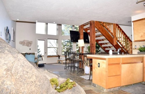 Springville Casa | Luxury Home (Giant Sequoias, Waterfalls, Hiking)