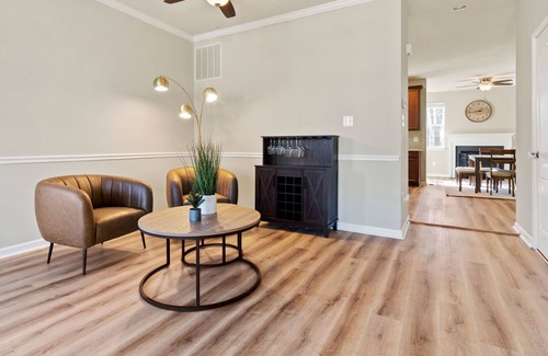 Glen Burnie Casa | Luxury Home in Glen Burnie w/ Movie Theater!