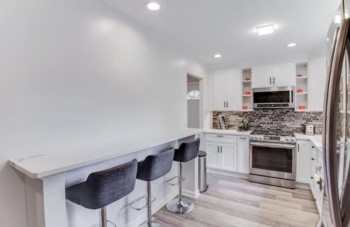 Dunn Loring Casa | Luxury Home in Heart of Vienna w/ huge backyard