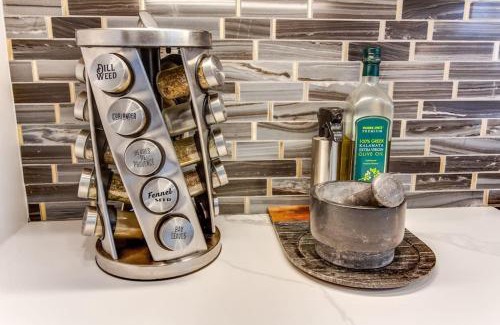 Dunn Loring Casa | Luxury Home in Heart of Vienna w/ huge backyard