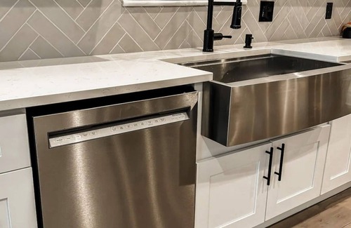 St. Louis Casa | Luxury Home in University City - WALKING DISTANCE TO FOREST PARK AND THE LOOP