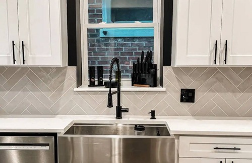 St. Louis Casa | Luxury Home in University City - WALKING DISTANCE TO FOREST PARK AND THE LOOP