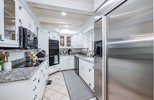 Oakton Casa | Luxury Home in Vienna, VA I Private Yard I Gym I 30 Day Minimum