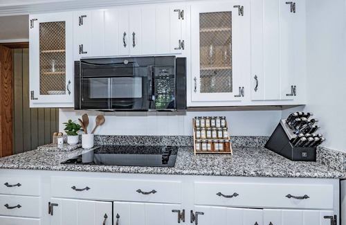Oakton Casa | Luxury Home in Vienna, VA I Private Yard I Gym I 30 Day Minimum