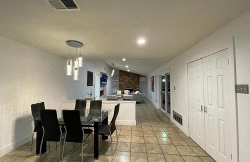 Irving Casa | Luxury Home-Minutes from DFW & Dallas Love field