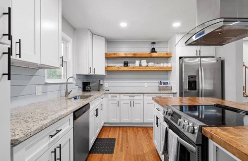 Beaufort Casa | Luxury Home Minutes to Base & Downtown - Sleeps 9
