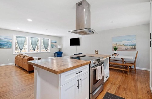 Beaufort Casa | Luxury Home Minutes to Base & Downtown - Sleeps 9