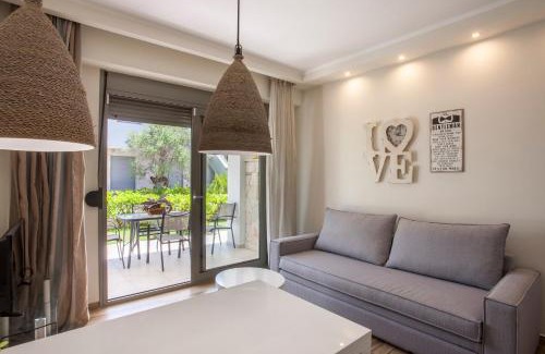 Pefkochori Apartamento | Luxury home on the sea Kassandra