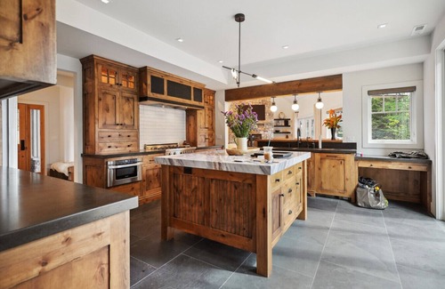 Stevensville Casa | Luxury Home + Private Pond & Trails