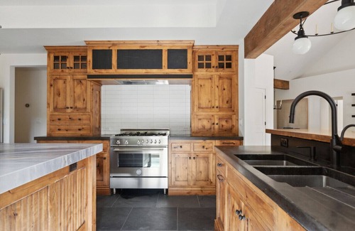 Stevensville Casa | Luxury Home + Private Pond & Trails