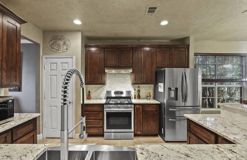 The Colony Casa | Luxury Home updated kitchen / Spa Bathrooms / and Grand Theater for movie night!