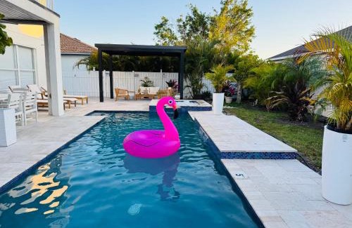 Trailer Estates Casa | Luxury Home W Heated Pool & Spa Near IMG & Siesta Key Beach