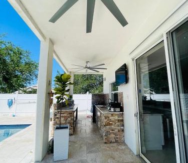 Trailer Estates Casa | Luxury Home W Heated Pool & Spa Near IMG & Siesta Key Beach