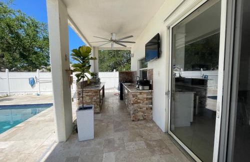 Trailer Estates Casa | Luxury Home W Heated Pool & Spa Near IMG & Siesta Key Beach