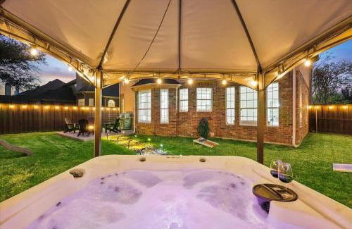 Flower Mound Casa | Luxury Home w Hot Tub near DFW Airport