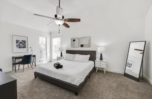 Flower Mound Casa | Luxury Home w Hot Tub near DFW Airport
