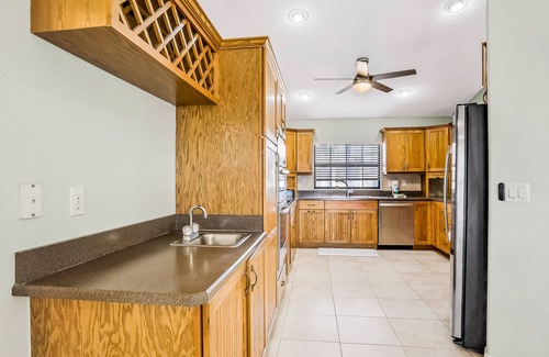 Marineland Acres Casa | Luxury home with a pool, enclosed yard, grill, washer/dryer & central AC