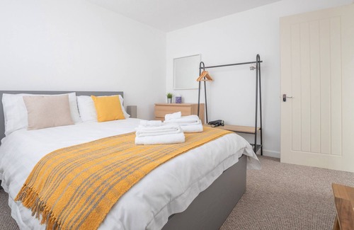 Carrickfergus Casa | Luxury Home with Seaside Escape