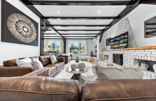 Staines Apartamento | Luxury Home with Gym, Playground, Sleep 16