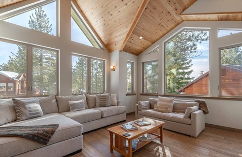 Talmont Casa | Luxury Home with HOA Beach amenities, close to hiking, biking, and skiing