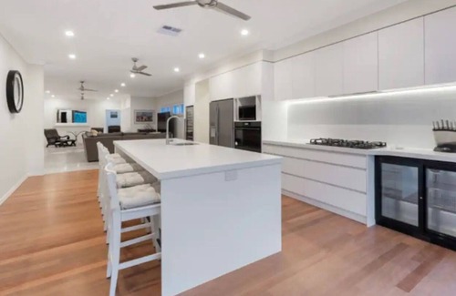 Clayfield Casa | Luxury Home with Magnesium Pool