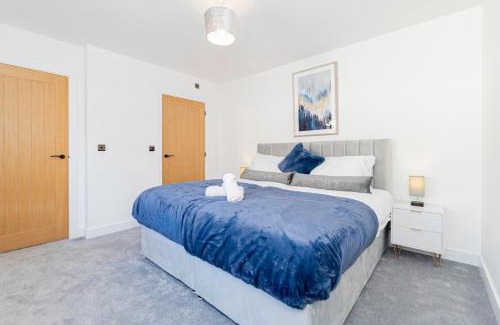 Llanrumney Casa | Luxury Home with Parking near Everything! Netflix, Pool, Gaming - Long Stay Savings - Perfect for NHS, Contractors, Relocators