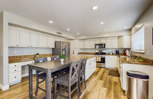 Coronado Ranch Casa | Luxury home with pool & pool spa, ping-pong, fire pit, & BBQ grill - dogs ok