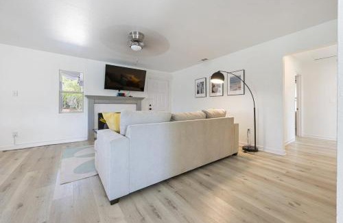 Poway Casa | Luxury Home with Spacious Backyard - Sleeps 12