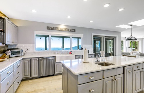 Saluda Casa | Luxury home with spectacular view, hot tub, decks, rec room, & yoga space