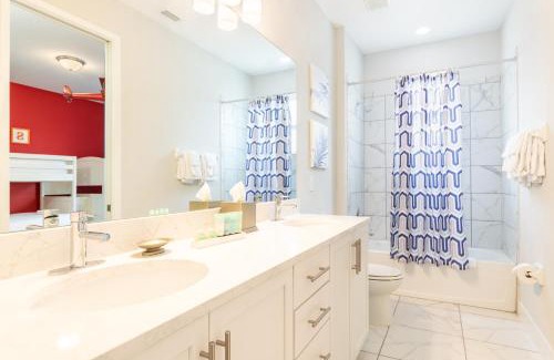 West Kissimmee Casa | Luxury Home With Themed Rooms, Air Hockey Near Disney With Waterpark & Resort Access At Encore Resort - 7699Gr
