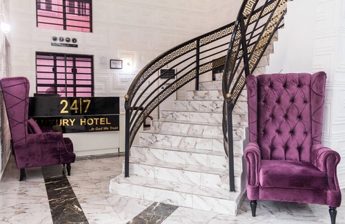 Ofin Casa | Luxury Hotel Deluxe Room - Sleeps 2 - Gym - Pool