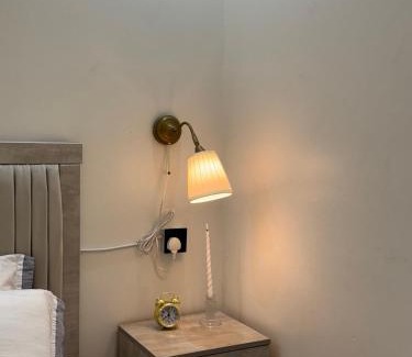 Ghirnatah Apartamento | Luxury hotel suite with one bedroom and a living room