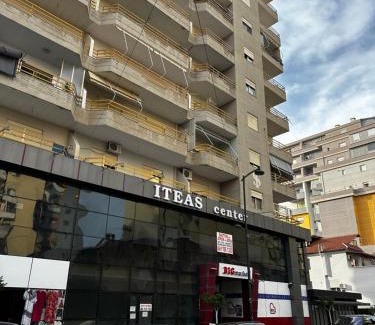Mbrostar-Urë Apartamento | Luxury House Fieri