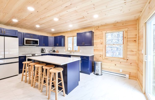 Tannersville Casa | Luxury House Hot Tub, Sauna, Game room