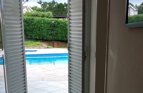 Salto Casa | CASA DE LUJO EN CONDOMINIO CERRADO CON PISCINA Y PISTA DE TENIS PRIVADO