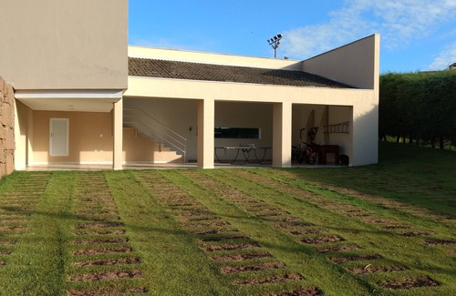 Salto Casa | CASA DE LUJO EN CONDOMINIO CERRADO CON PISCINA Y PISTA DE TENIS PRIVADO