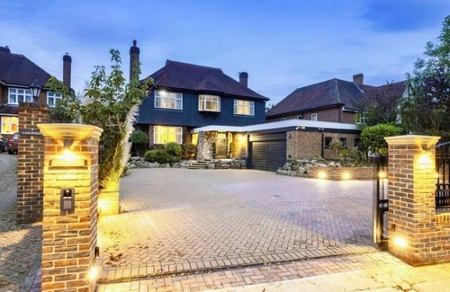 Coombe Hill Casa | Luxury House in New Malden