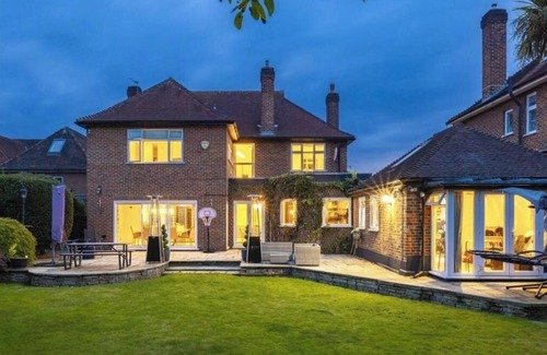 Coombe Hill Casa | Luxury House in New Malden