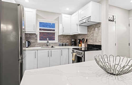 East York Casa | Luxury House Midtown Toronto 4BR/2BA
