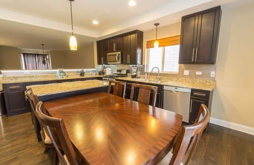 Bensenville Casa | Luxury House minutes away from O'Hare and Downtown Chicago