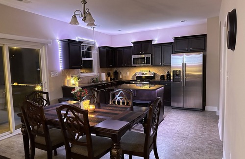 Spring Lake Casa | 🏡Luxury House -Relaxing Hot Tub🏝️ Fire Pit 🔥-20 Min to FT Bragg!