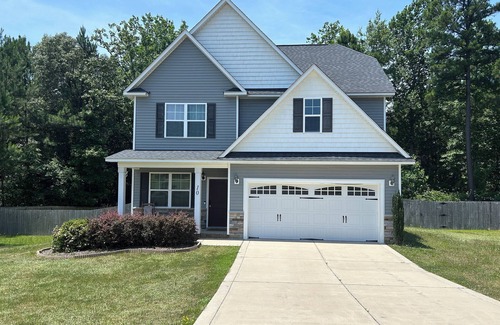 Spring Lake Casa | 🏡Luxury House -Relaxing Hot Tub🏝️ Fire Pit 🔥-20 Min to FT Bragg!