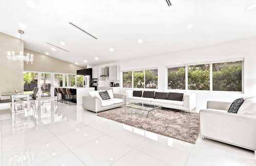 North Bay Village Casa | Luxury House 4 beds Pool w Jaccuzzi