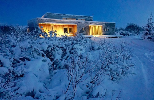 Borgarnes Cabaña | Casa de lujo con una acogedora Pensión + Bañera de hidromasaje cerca del Parque Nacional de Snæfellsnes