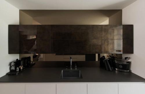 Lower Edmonton Casa | Luxury House with a Private Garden, Free Parking and Air Con