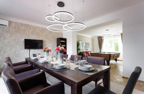 Kalksburg Apartamento | Luxury House with Pool, Garden, AC & Sauna