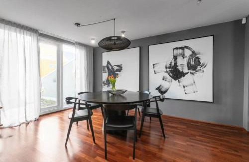 Grafarvogur Casa | Luxury House with Ocean View