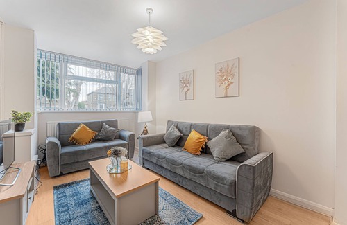 Yiewsley Casa | Luxury Hub a short ride from Heathrow