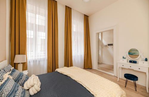 Corvin negyed Apartamento | Luxury Huge Apartman - 92m2 - 3 Bedrooms - 3 Air Conditioners - Free Garage!